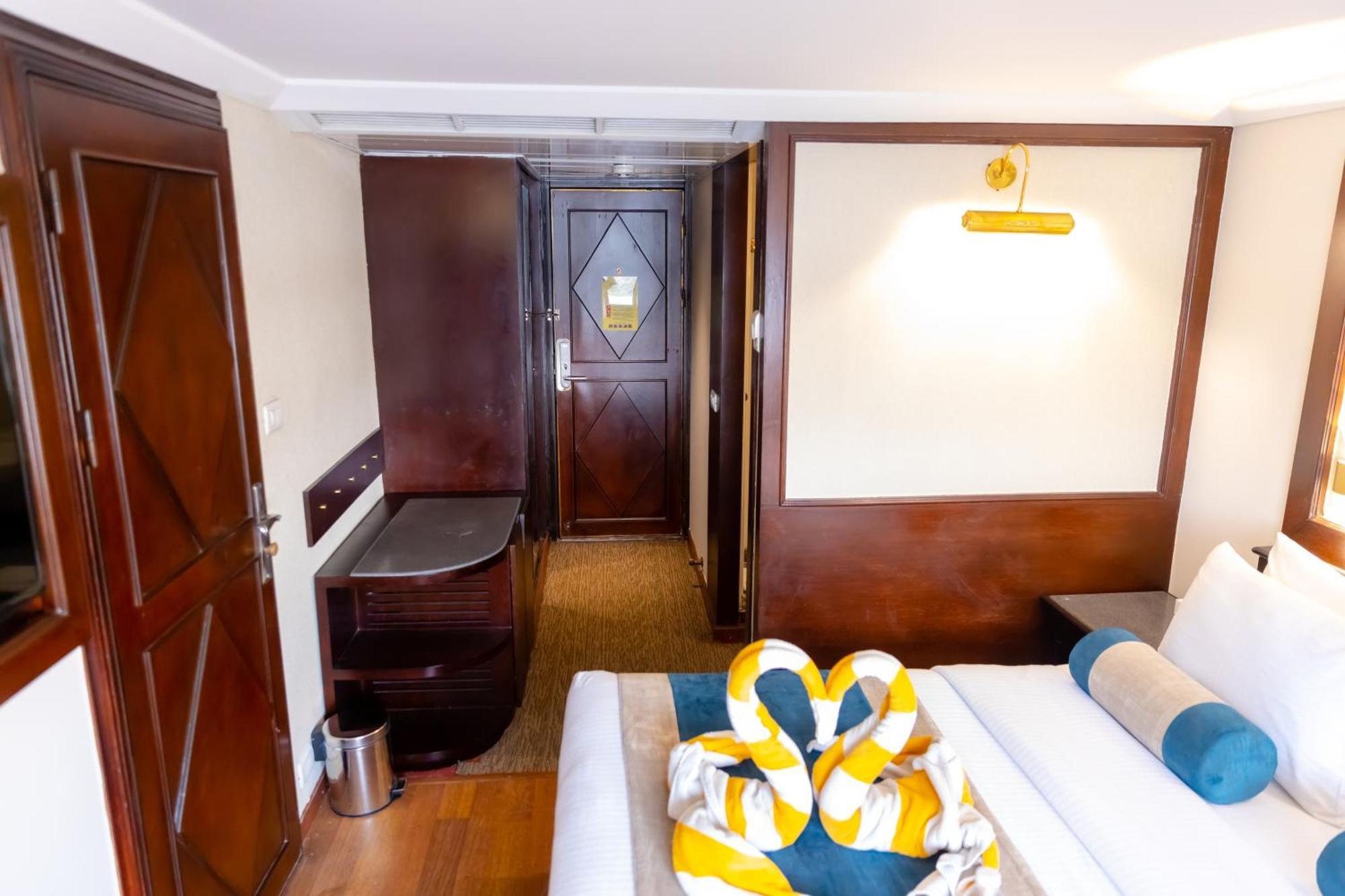 Champollion II 5 Stars Nile Cruise Hotel Luxor Exterior photo